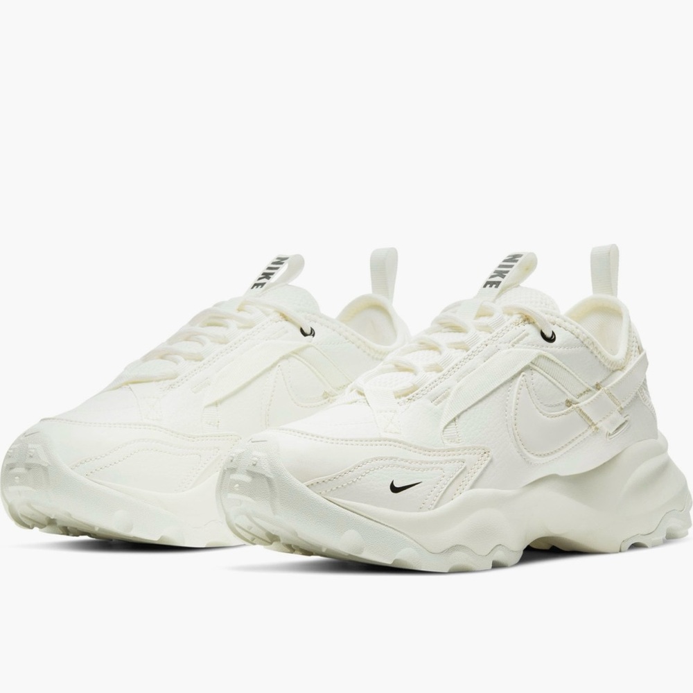 WOMEN'S NIKE TC 7900 CASUAL SHOES